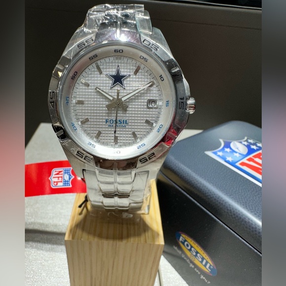 Collector's Edition Men's NFL Dallas Cowboys Fossil Watch - Brand New! - Picture 2 of 5